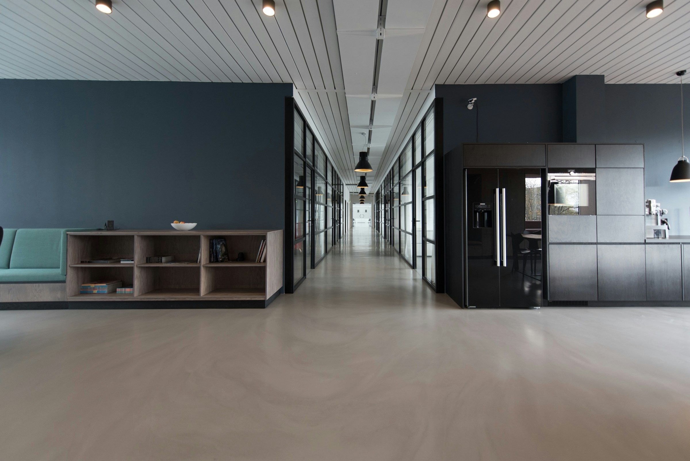 Modernes Büro — Kontakt mit NJB Montagen