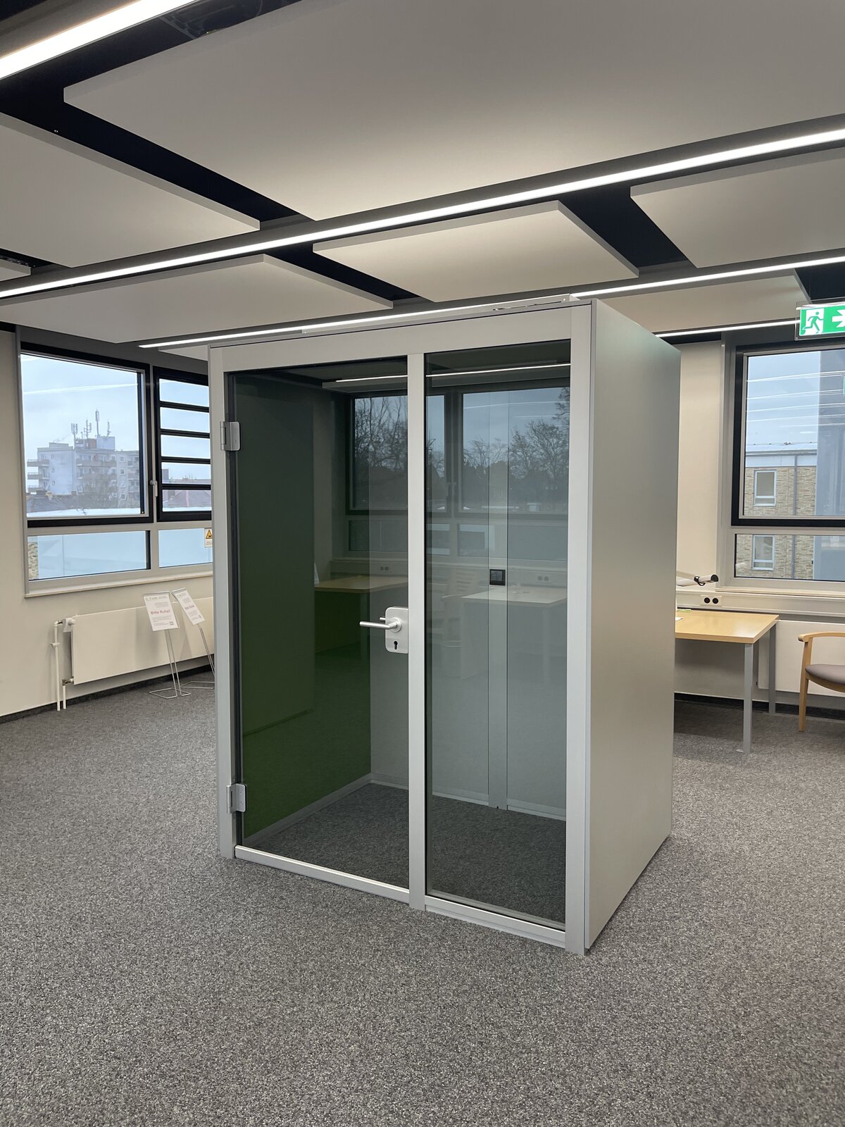Akustikkabine Phone Booth Installation